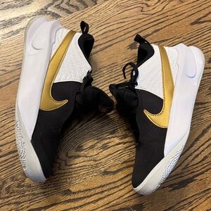 Nike Hustle DX- Kids 5Y